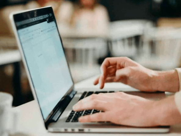 Avocat en contrats informatiques : sécurisez vos projets IT
